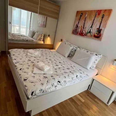 Brand New Luxury M&k2 Apartment Split