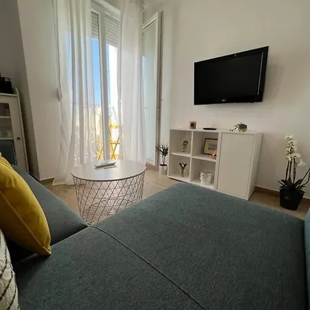 Brand New Luxury M&k2 Apartment Split